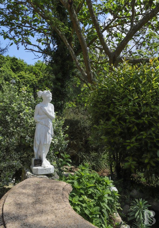 En Normandie, dans le parc régional des Boucles de la Seine, une villa de style anglo-normand - photo  n°7